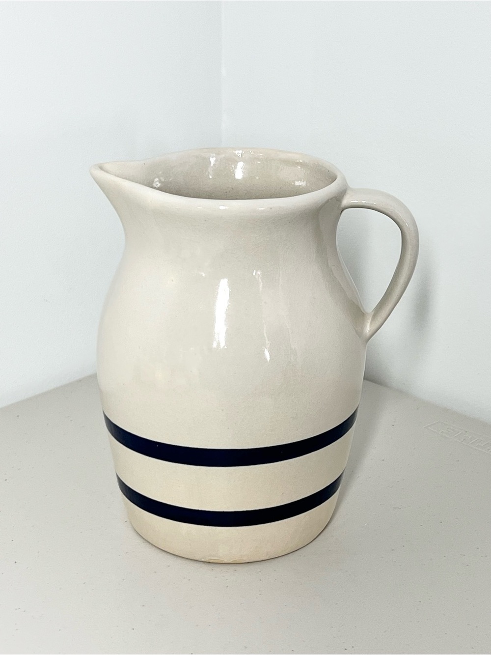 Robinson Ransbottom Roseville Ohio Blue Banded 2 Quart Pitcher 8.5”